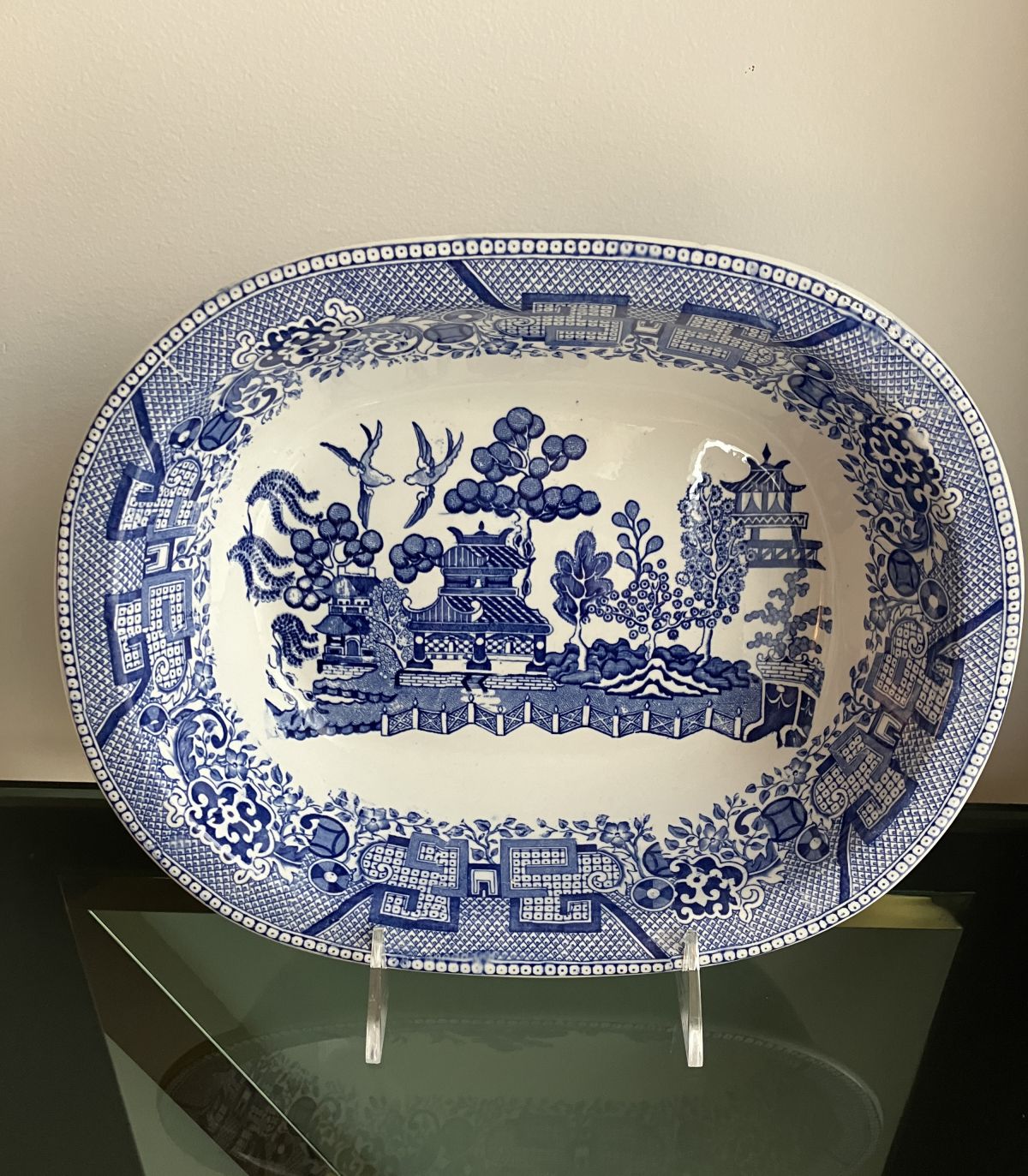 Plat en faience Boch La Louvière 