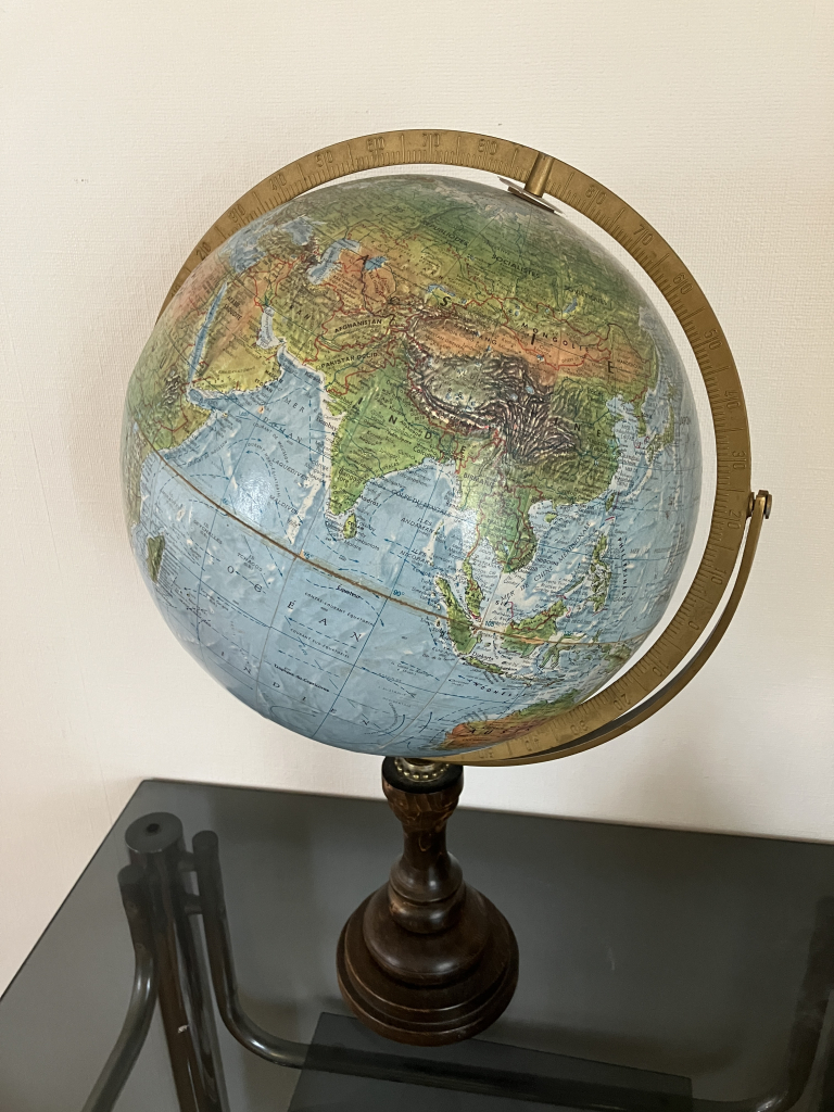Globe terrestre mappemonde XXème